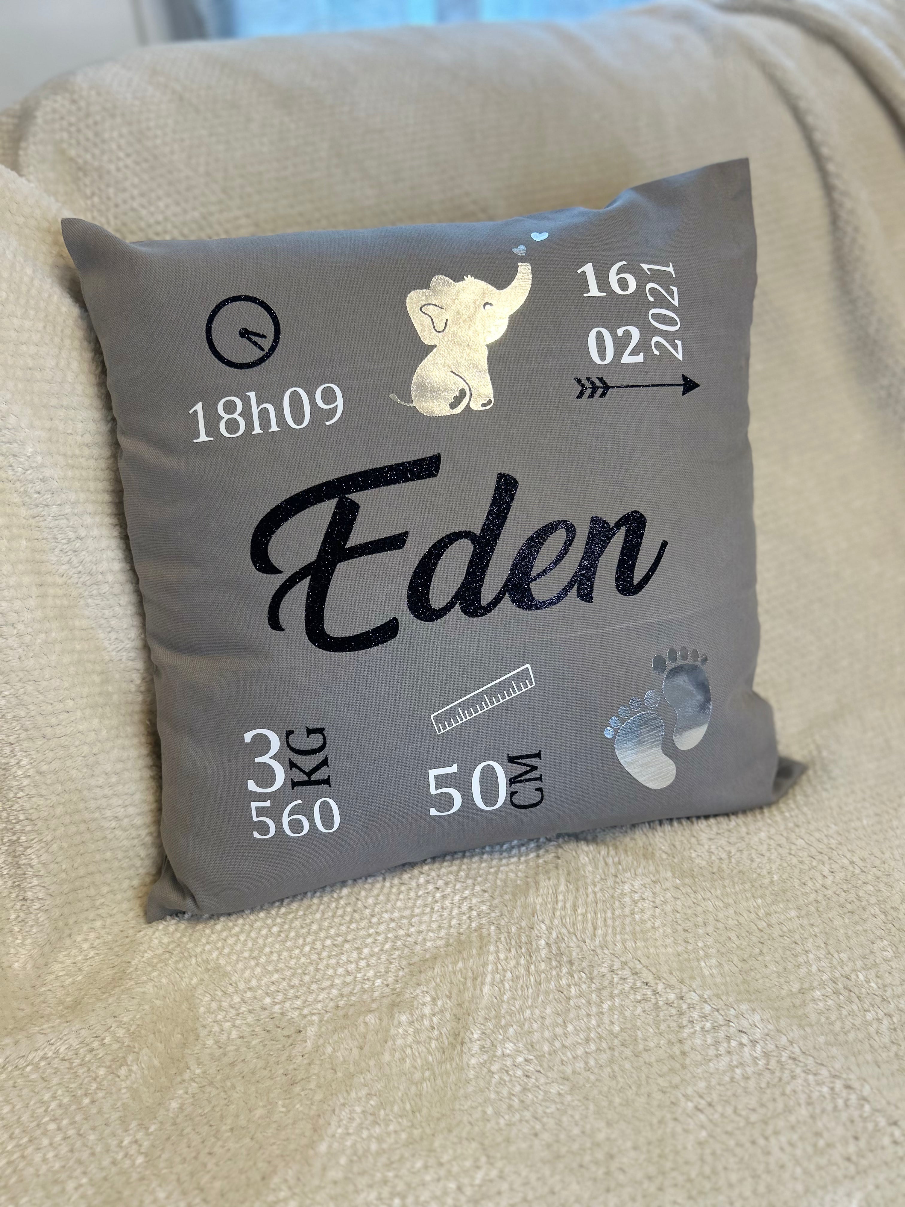 Cojín de nacimiento personalizado