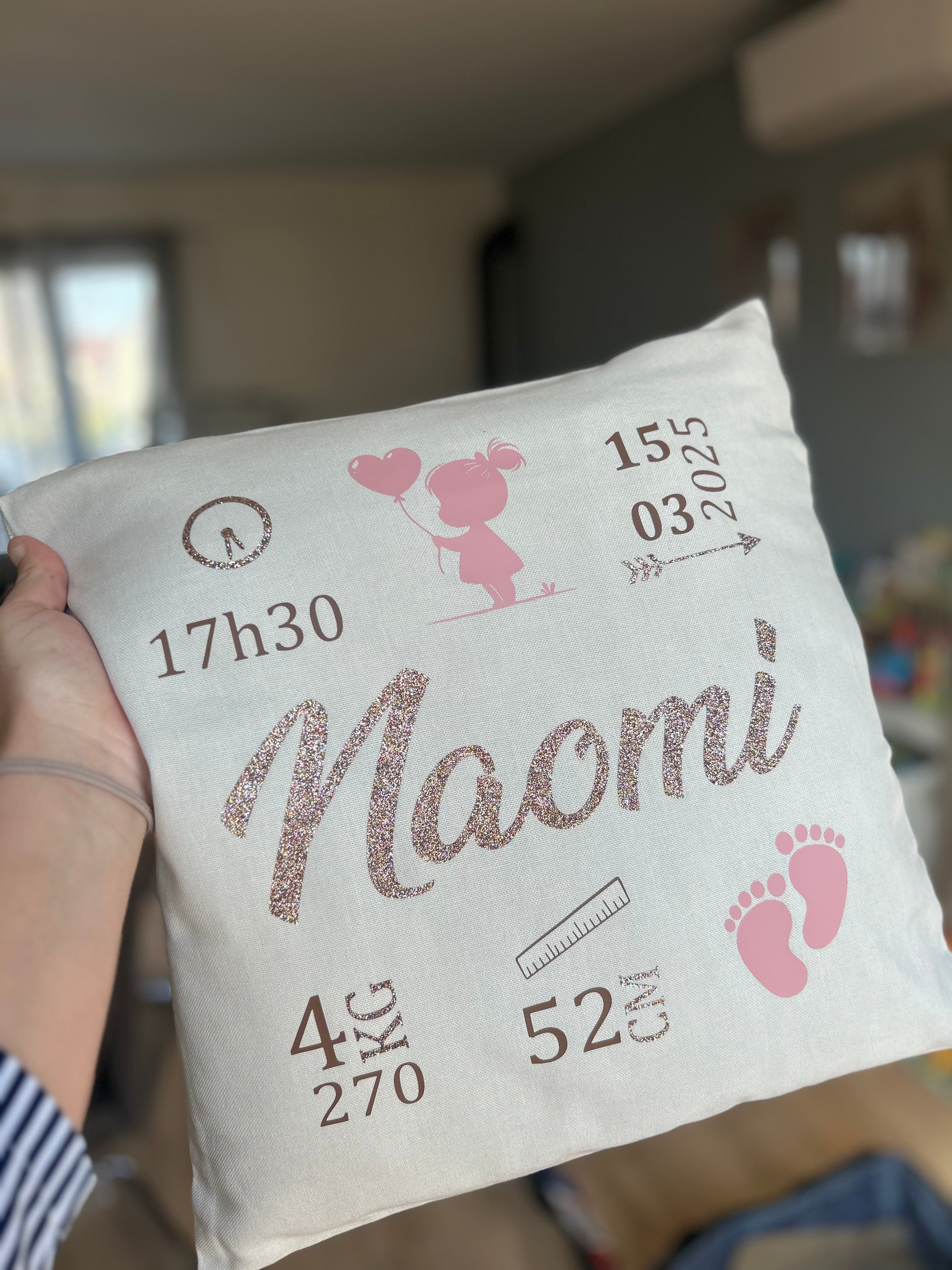 Cojín de nacimiento personalizado